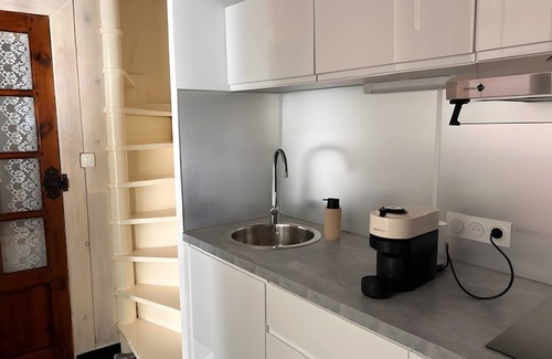 Eyragues House | Holiday Home 'Rooftop Terrace in Provence' with Private Terrace, Wi-Fi and Air Conditioning