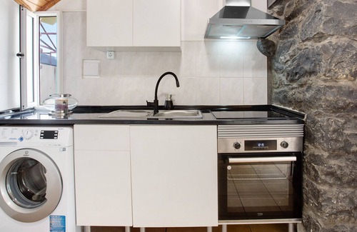 Tabua House | Holiday Home "Sea La Vie Madeira" with Shared Terrace & Wi-Fi