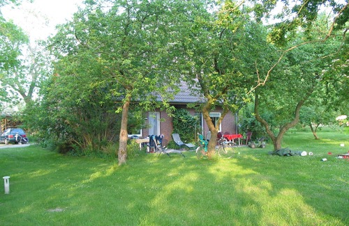 Wangerland House | Holiday Home 'Seehund' with Shared Terrace and Shared Garden