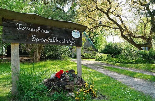 Burg-Dorf House | Holiday Home 'Spreewaldnostalgie' with Private Terrace, Private Garden and Wi-Fi