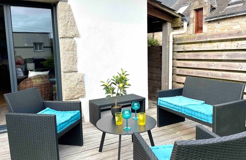 Ploemeur House | Holiday Home 'Ty Glou Maison Charmante' with Private Terrace, Private Garden and Wi-Fi