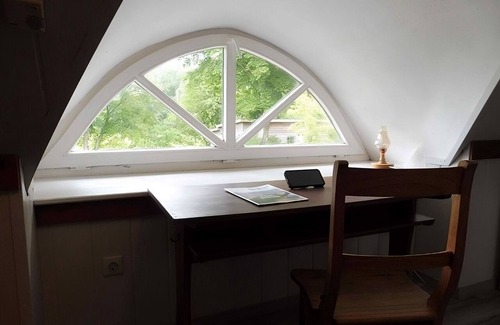 Suderdeich House | Holiday Home 'Unser Froschhaus' with Private Terrace, Private Garden and Wi-Fi