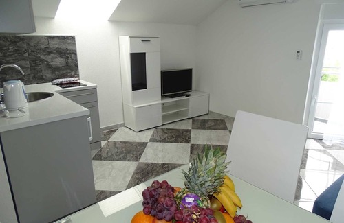 Maslenica Ski Chalet | Holiday home Viktoria with large swimming pool and partial seaview