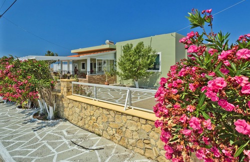 Afiartis House | Holiday Home 'Villa Ntora' with Mountain View, Wi-Fi and Air Conditioning