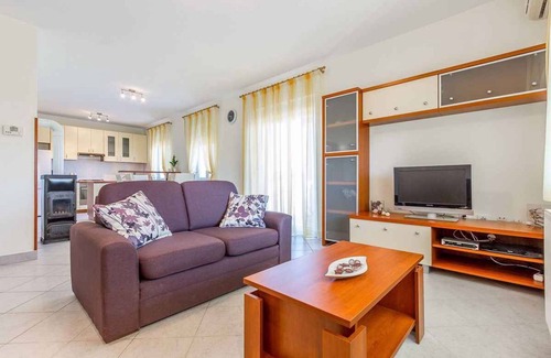 Valtura House | Holiday home with garden and air conditioning