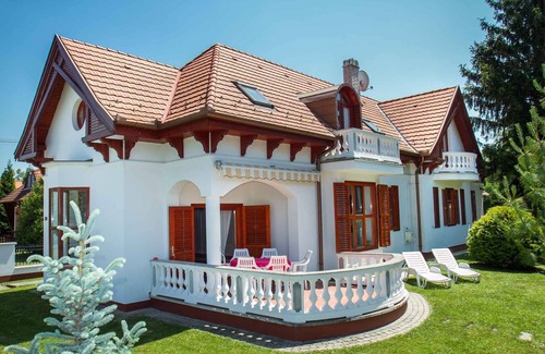 Balatonbereny House | Holiday home With nice furnishings, pool, air conditioning