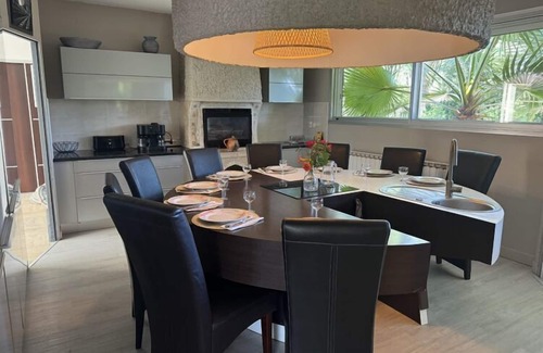 Le Porge House | holiday home with indoor pool, Le Porge