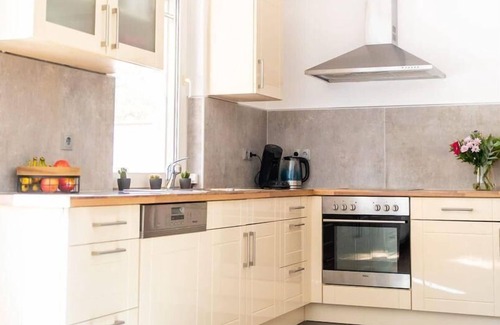 Neuborger House | Holiday home with private hot tub and air conditioning.