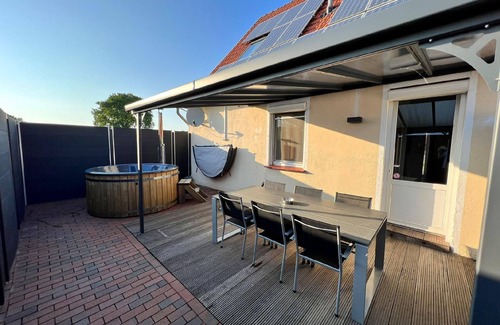Neuborger House | Holiday home with private hot tub and air conditioning.