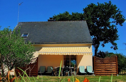 Guehenno House | Holiday home with private terrace