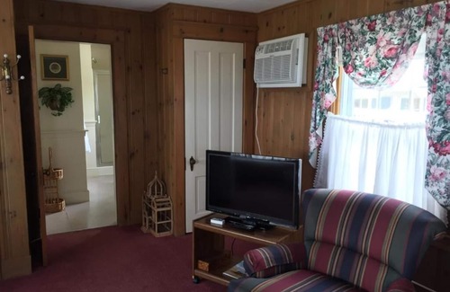 Scarborough Hotel | Holiday House Inn