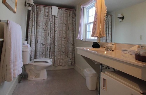 Scarborough Hotel | Holiday House Inn