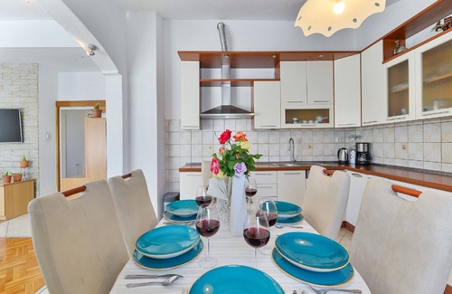 Debeljak House | Holiday House Marina with pool