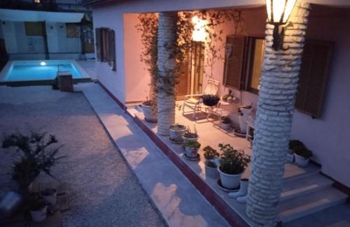 Valdebek House | Holiday House Memi