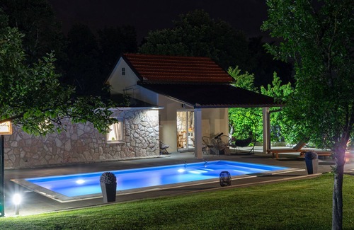 Siroki Brijeg House | Holiday house with heated pool