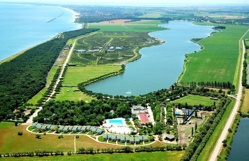 Lido di Pomposa House | Holiday house with large garden in residence with swimming pool - Villa Elena