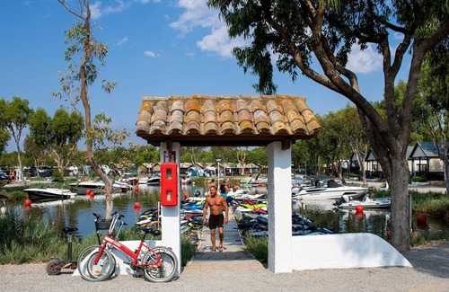 Castello d'Empuries Ski Chalet | Holiday in nature, close to the sea and on the water