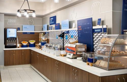 Simi Valley Hotel | Holiday Inn Express Simi Valley by IHG