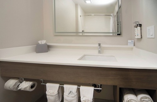 Indianapolis Hotel | HOLIDAY INN EXPRESS & SUITES INDIANAPOLIS - EAST by IHG