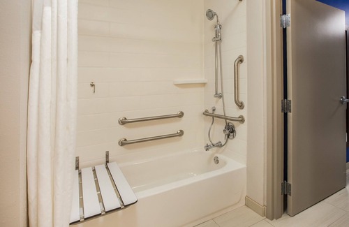 Courtenay Hotel | Holiday Inn Express & Suites Courtenay - Comox by IHG