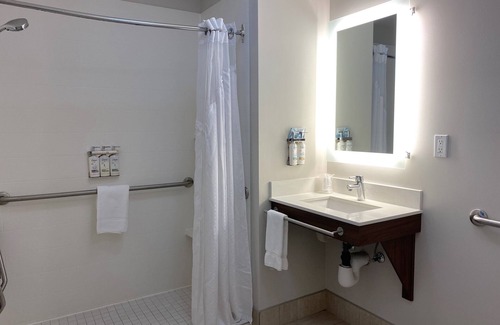 Courtenay Hotel | Holiday Inn Express & Suites Courtenay - Comox by IHG