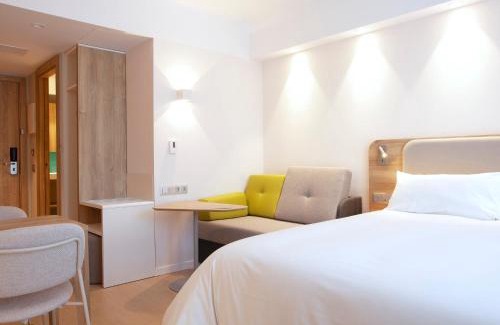 Sabadell Hotel | Holiday Inn Express & Suites Barcelona - Sabadell by IHG