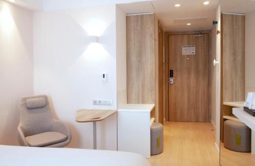 Sabadell Hotel | Holiday Inn Express & Suites Barcelona - Sabadell by IHG