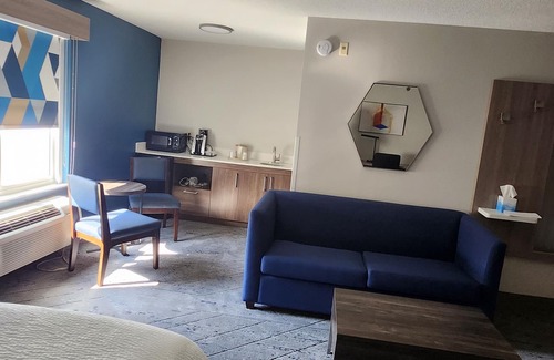 Alliance Hotel | Holiday Inn Express & Suites Alliance by IHG