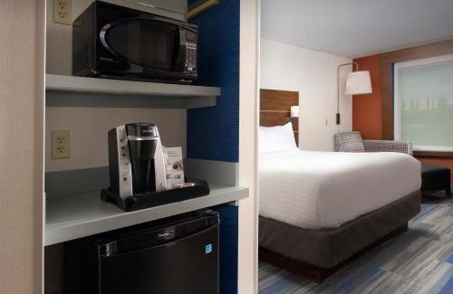 Altoona Hotel | Holiday Inn Express & Suites by IHG Altoona by IHG