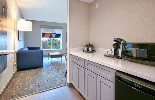 Far North Dallas Hotel | Holiday Inn Express & Suites North Dallas at Preston by IHG