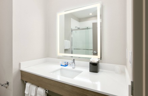 Far North Dallas Hotel | Holiday Inn Express & Suites North Dallas at Preston by IHG