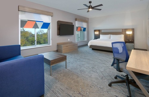 Far North Dallas Hotel | Holiday Inn Express & Suites North Dallas at Preston by IHG