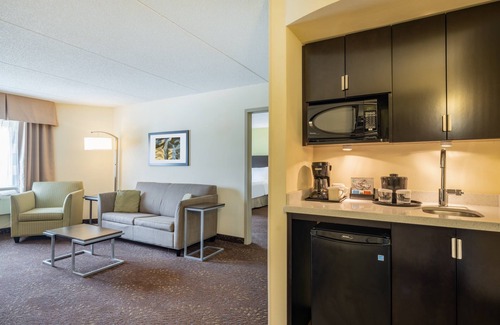Greensboro Hotel | Holiday Inn Greensboro Coliseum by IHG