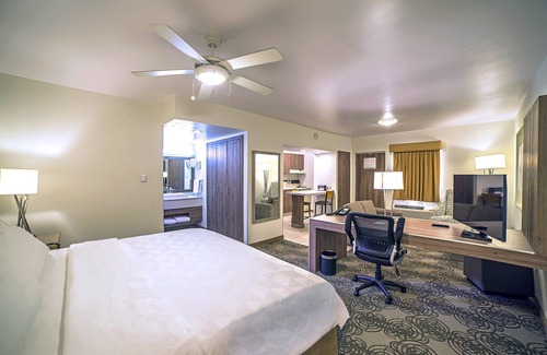 Chihuahua Hotel | Holiday Inn & Suites Chihuahua Expo