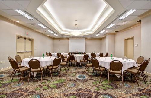Windsor Hotel | Holiday Inn Windsor - Ambassador Bridge by IHG