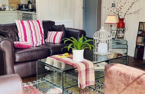 Hundall Cabin | 🥇 Holiday Lettings Beech Lodge 6 Bed Luxury