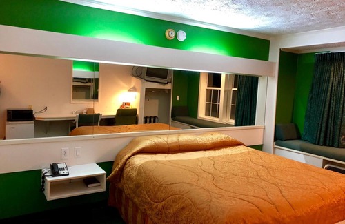 Greensboro Hotel | Holiday Lodge