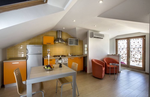 Macerata House | Holiday Residence Belohorizonte