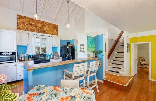 Maunaloa House | Holiday Season Discounts 3bdm/2bth beach house - best Molokai white sand beaches