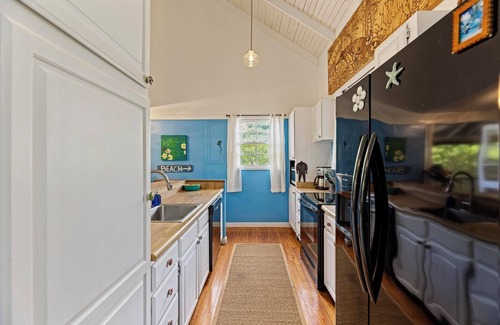 Maunaloa House | Holiday Season Discounts 3bdm/2bth beach house - best Molokai white sand beaches