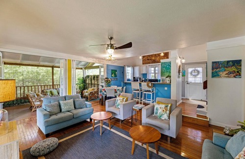 Maunaloa House | Holiday Season Discounts 3bdm/2bth beach house - best Molokai white sand beaches