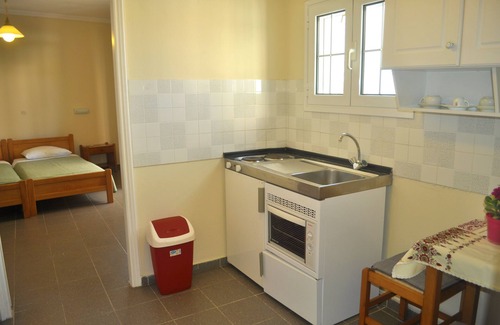 Agios Gordios Apartment | Holiday Studio Apartments "yannis" on the Beach of Agios Gordios in Corfu