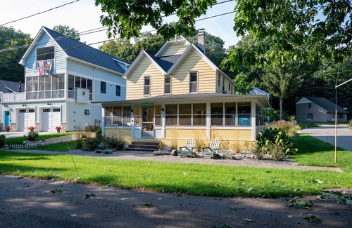 Ottawa Beach Cottage | Holland State Park Cottage
