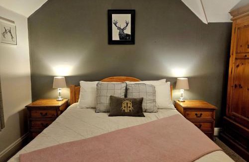 Ticehurst House | Holly Cottage
