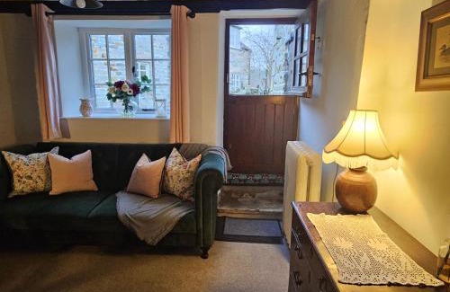 Ticehurst House | Holly Cottage