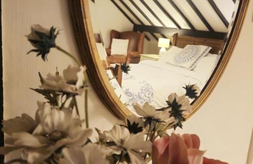 Ticehurst House | Holly Cottage
