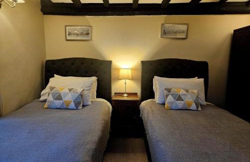 Ticehurst House | Holly Cottage
