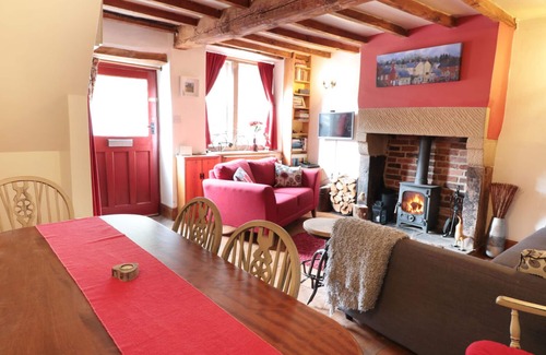 Cromford Cottage | HOLLY COTTAGE, pet friendly, with open fire in Cromford