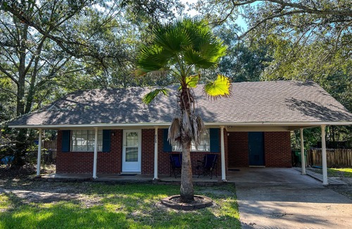 Ocean Springs House | Holly Hideaway - w/GOLF CART! Dog-friendly close to beach & downtown !