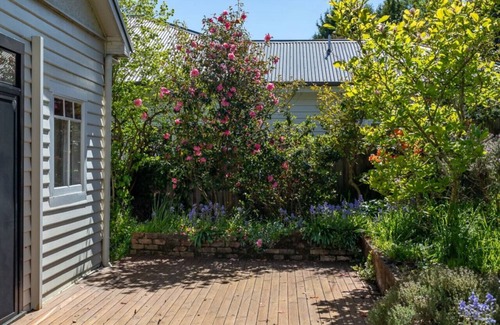 East Launceston House | Hollybrooke Cottage, prestige suburb in Launceston